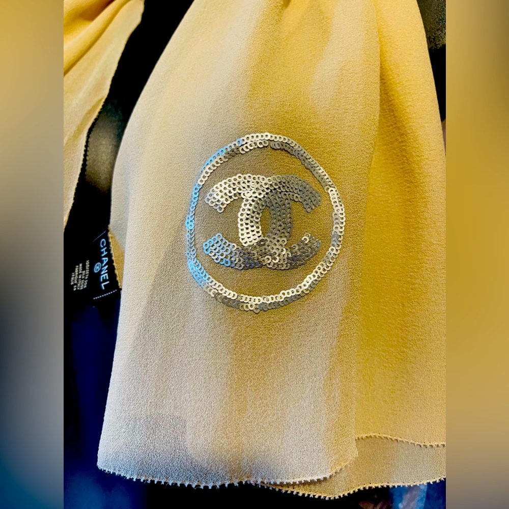 Chanel silk scarf - Picture 2 of 4